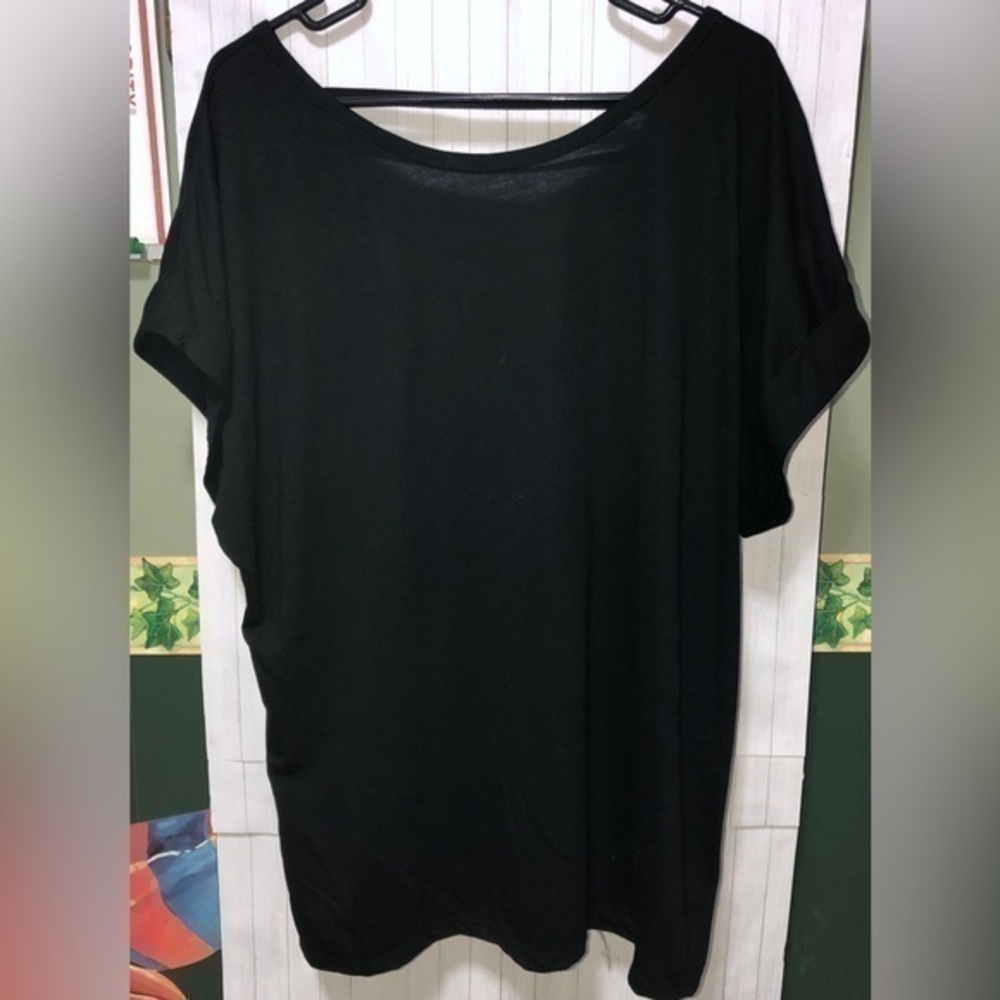 ♻️DONATING: L.E.I. Black ‘Jenni’ style open slits on back top